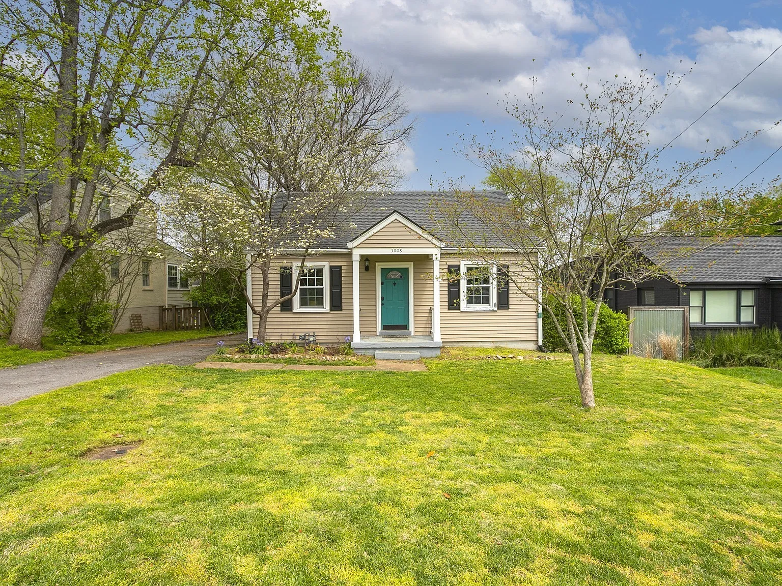 4 bed, 2.0 bath, 2180 sqft, $3,900 — Photo 2