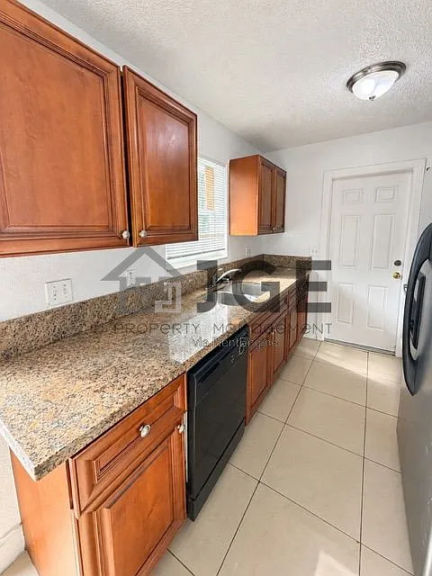 4 bed, 2.0 bath, 1145 sqft, $2,950 — Photo 3