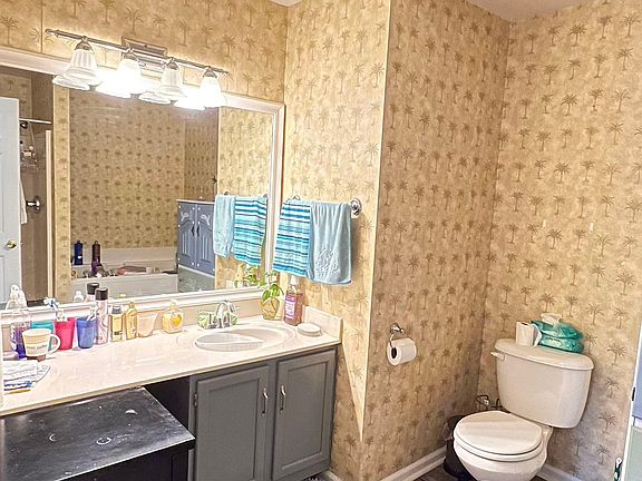 3rd image of 1527 Orchard Grove Dr