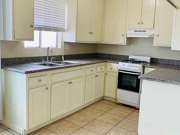 3rd image of 836 W 79th St APT 4