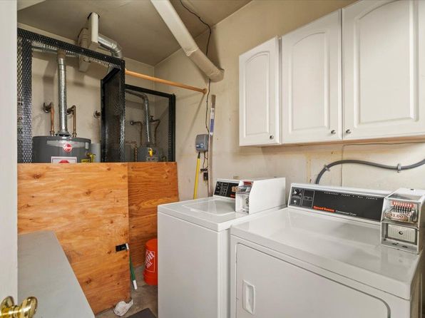 1172 Clinton St, Redwood City, CA 94061