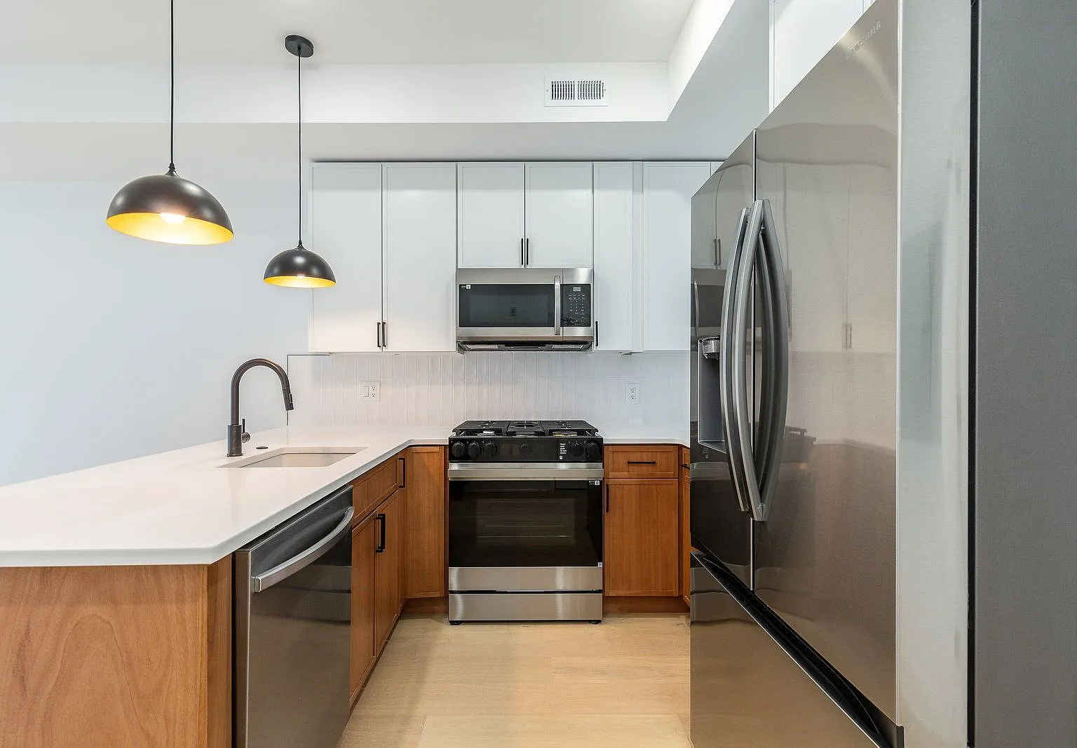 2 bed, 2.0 bath, 1118 sqft, $2,200 — Photo 1
