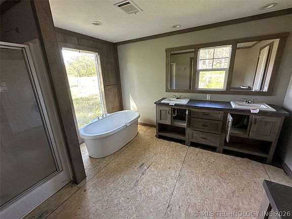 4th image of 19404 E 480th Rd