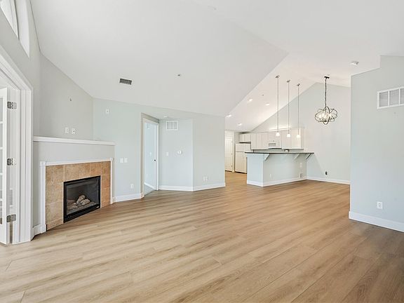 2nd image of 2497 Santa Fe Dr #C