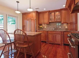 22 Grove Pl UNIT 1, Winchester, MA 01890