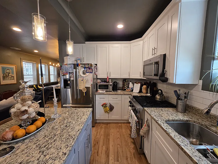5252 N Damen Ave #2 — Photo 5