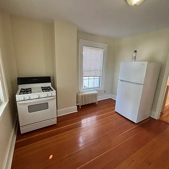 122 Elm St #D — Photo 3