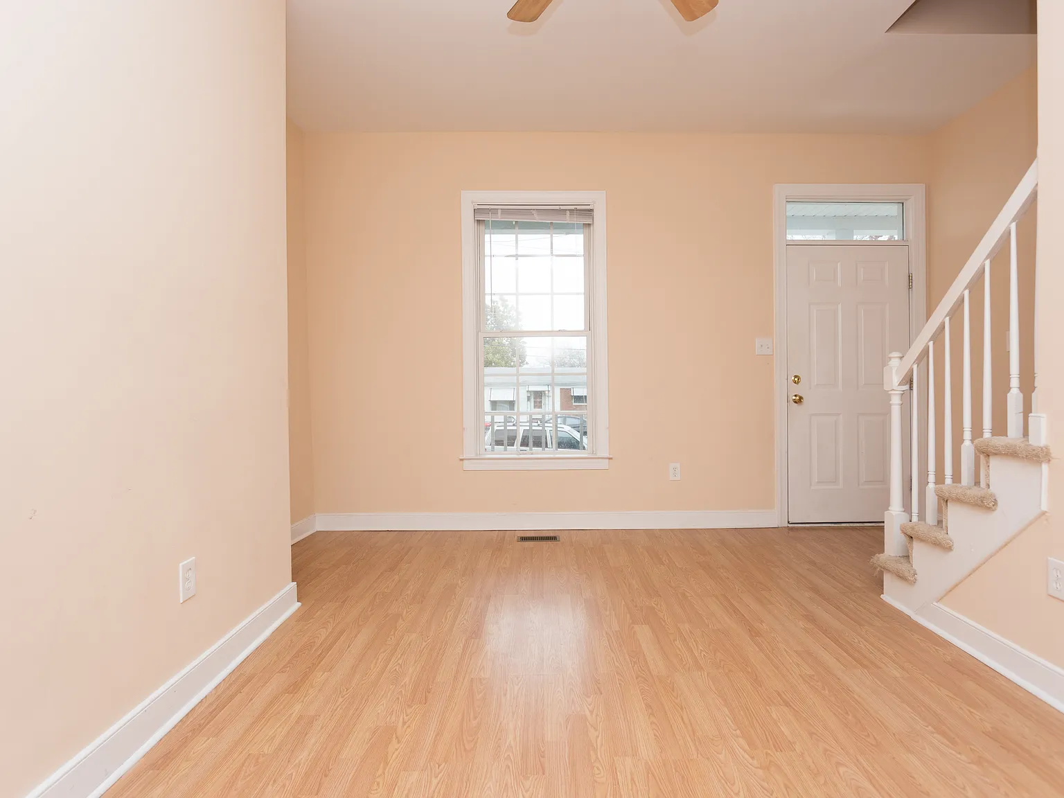 3 bed, 1308 sqft, $2,295 — Photo 3
