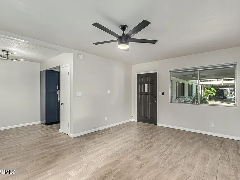 721 E Montebello Ave #108 — Photo 6