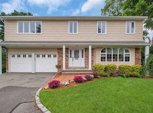 8 Sterling Ct, Plainview, NY 11803