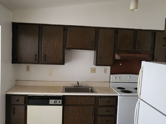 4th image of 900 Park Ave #32