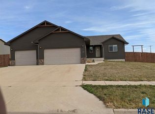 100 Ceylon Ave, Tea, SD 57064