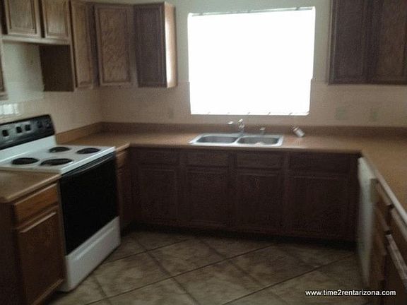 3rd image of 5759 N 77th Ave