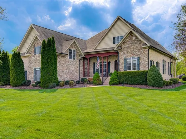 5625 Cape Fox Dr, Oak Ridge, NC 27310