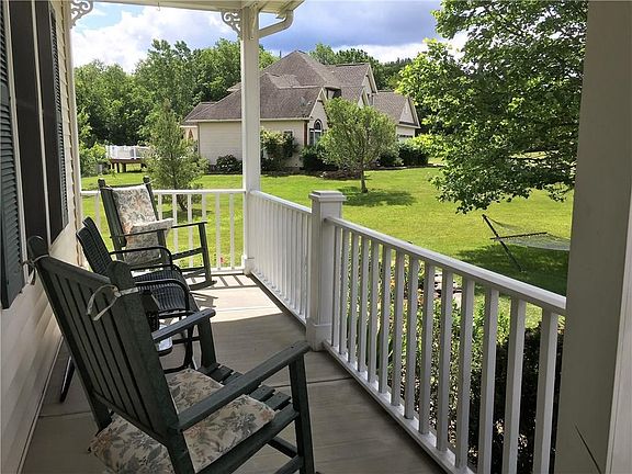 2nd image of 81 Hideaway Ln
