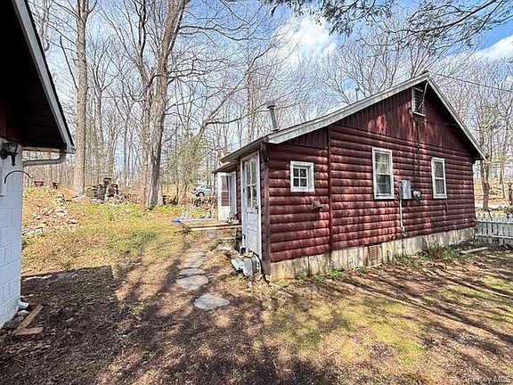 4th image of 34 Cascade Lake Road