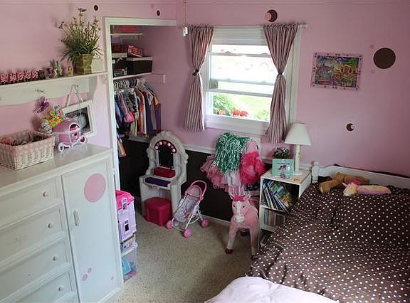 5th image of 143 Longfellow Dr