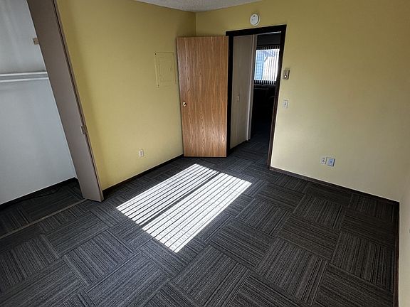 5th image of 384 Railroad Ave #11488032