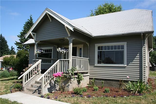 Front view w/porch