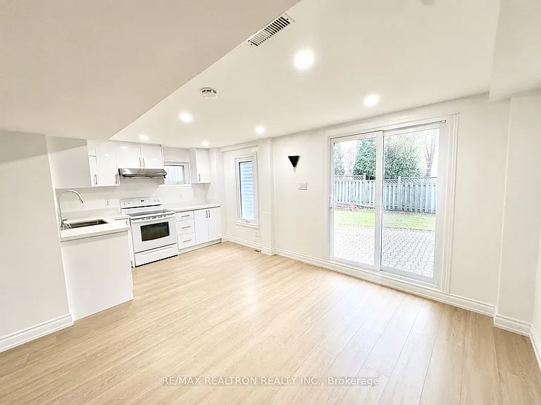 9 Captain Francis Dr #BASEMENT — Photo 4