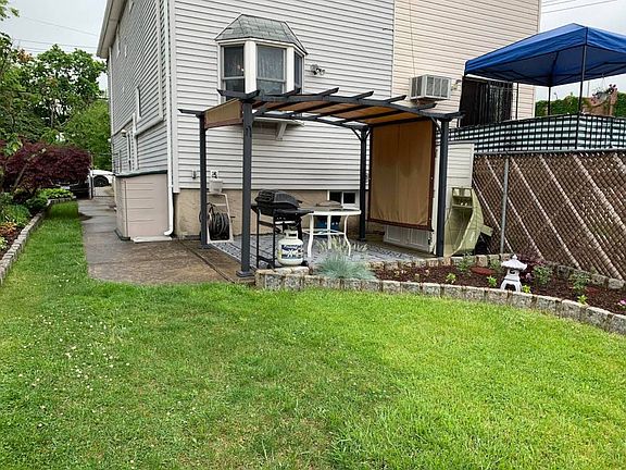 3rd image of 495 Weser Ave