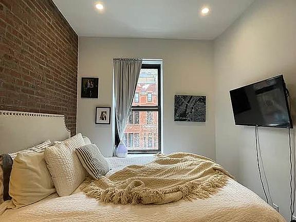 5th image of 139 W 74th St APT 4A