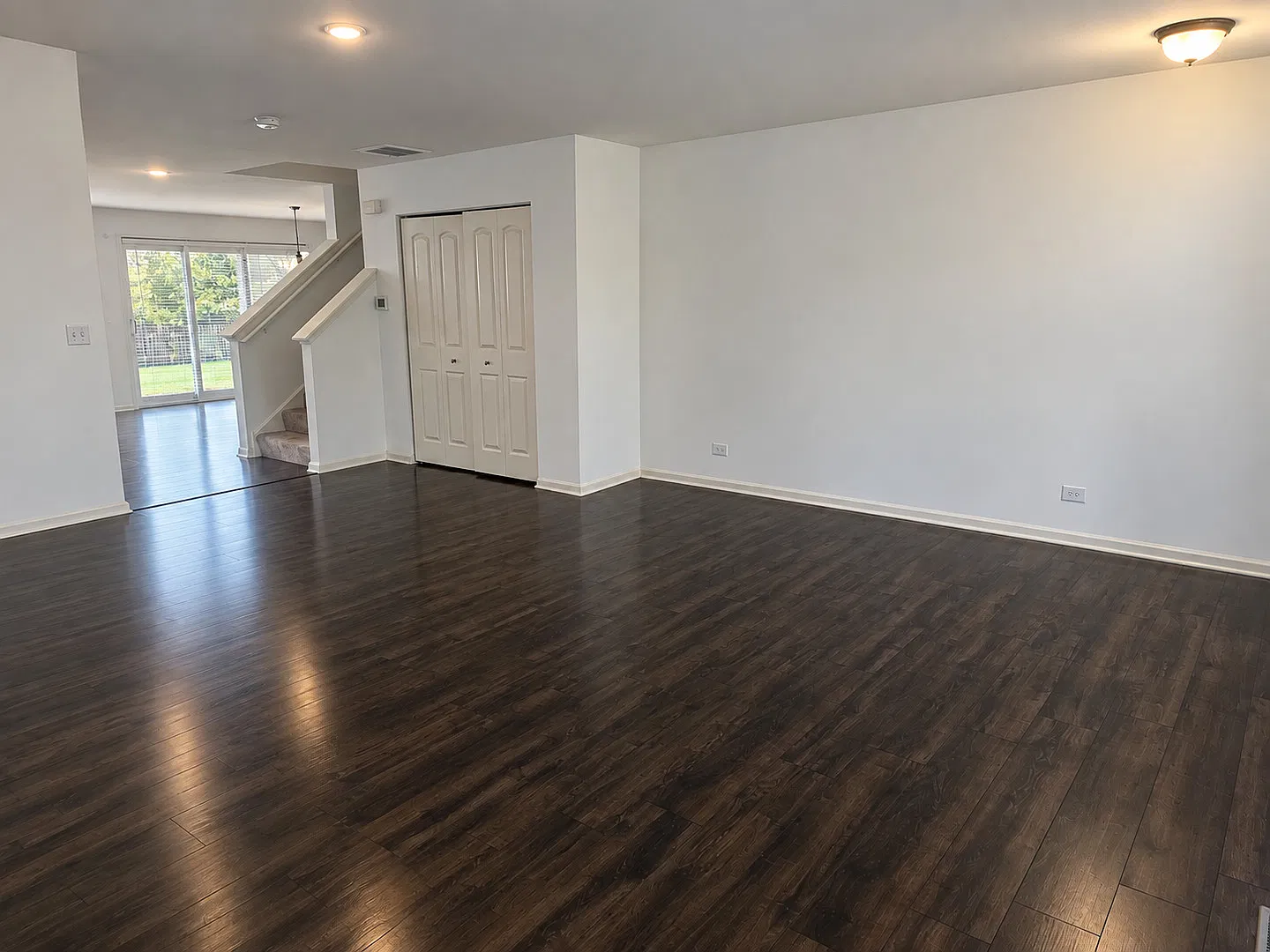 4 bed, 2.5 bath, 2855 sqft, $3,200 — Photo 2