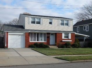 359 Philadelphia Ave, Massapequa Park, NY 11762