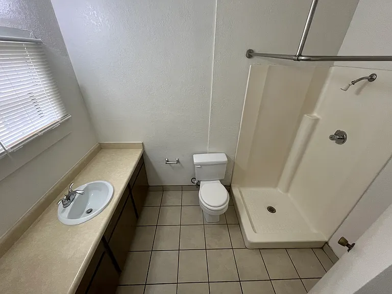 124 S G St #6 — Photo 10