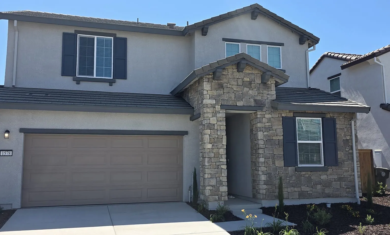4 bed, 2463 sqft, $3,200 — Photo 1