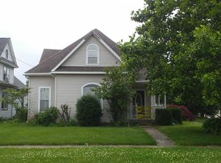 102 E Pleasant St, Taylorville, IL 62568