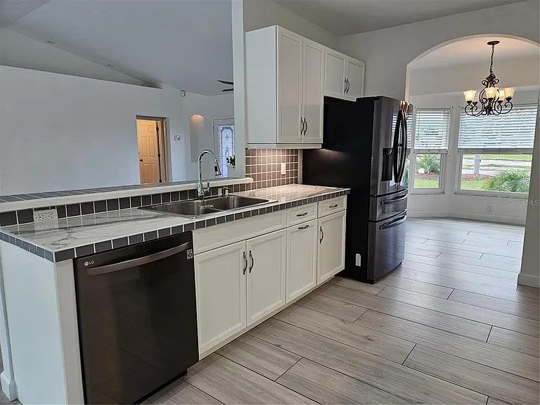 272 Malvern Dr — Photo 13