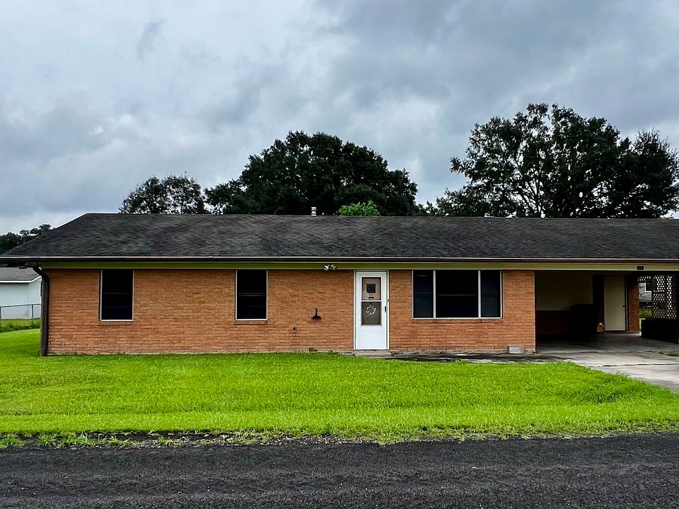 1st image of 121 Elaine St