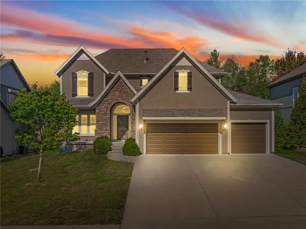 15424 W 165th St, Olathe, KS 66062