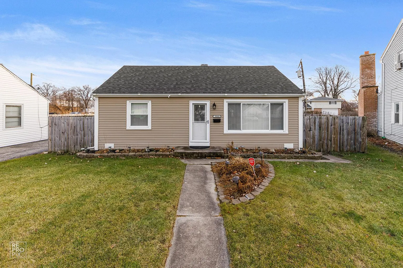 10145 Dora St photo 1