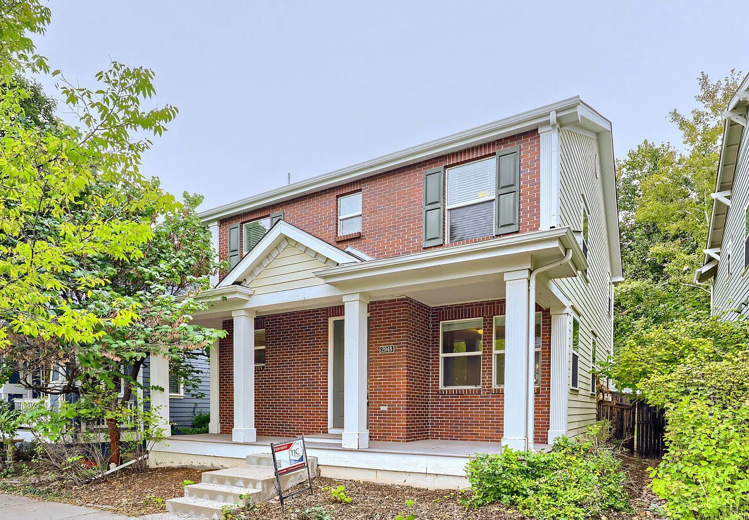 3 bed, 2.5 bath, 1645 sqft, $2,995 — Photo 2