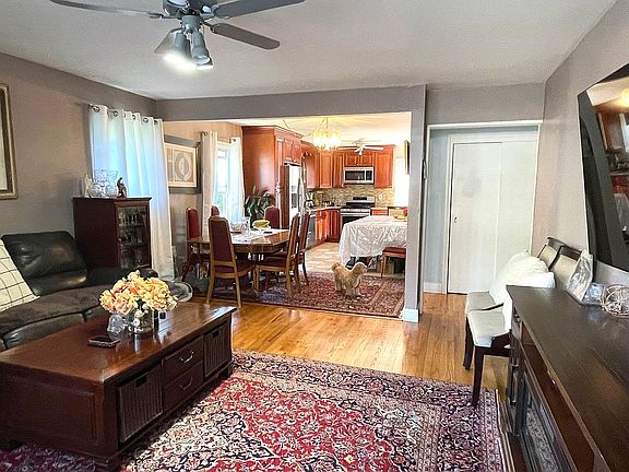 4th image of 77 Murray Ave #1