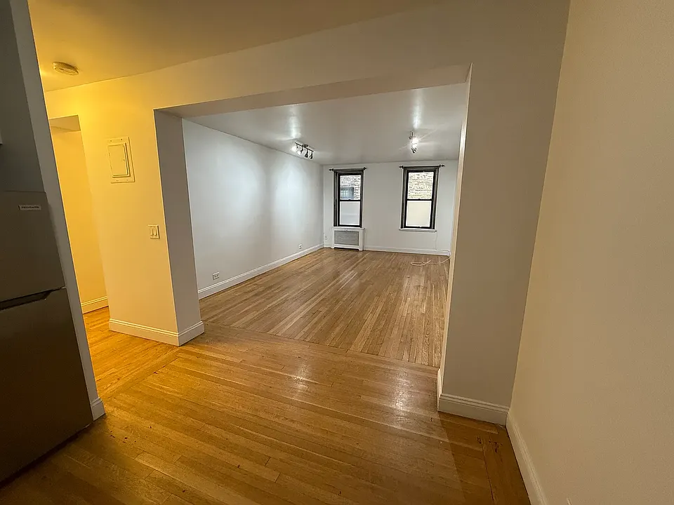 350 E 54th St #1K