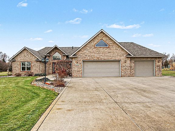 2nd image of 210 W Windy Oak Dr