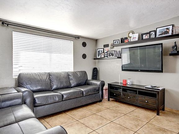4th image of 2370 W Canada St