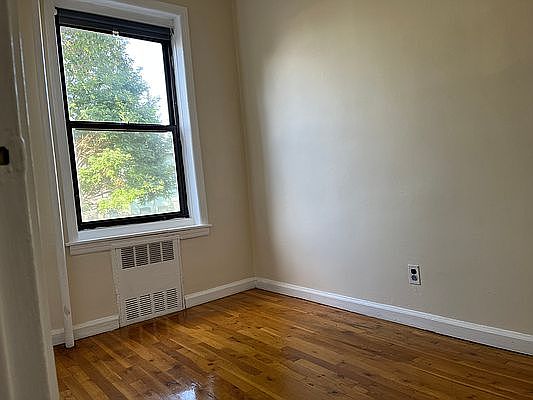 2nd image of 571 5th St #3R