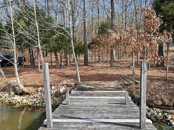 4th image of 914 E Haven Dr