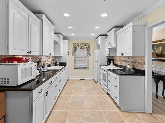 4th image of 6267 Golden Dr