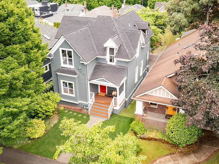 1130 18th Ave E #A — Photo 1