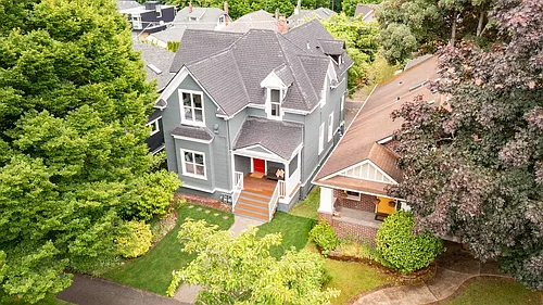 1130 18th Ave E #A Photo 1
