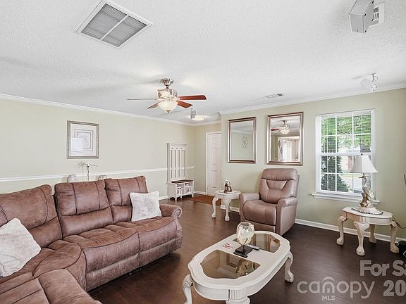 3rd image of 229 Waterlemon Way