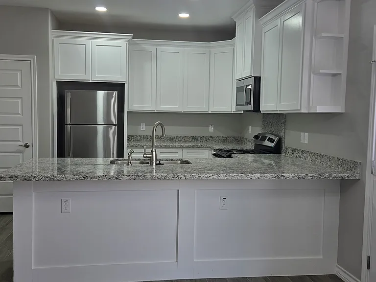 Encino Crossing — Photo 37