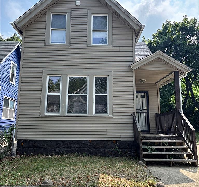 1st image of 1085 E 72nd St