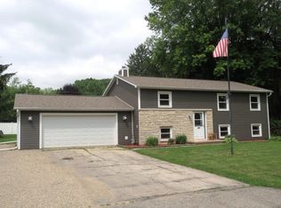 822 Woodfield Rd, Neenah, WI 54956