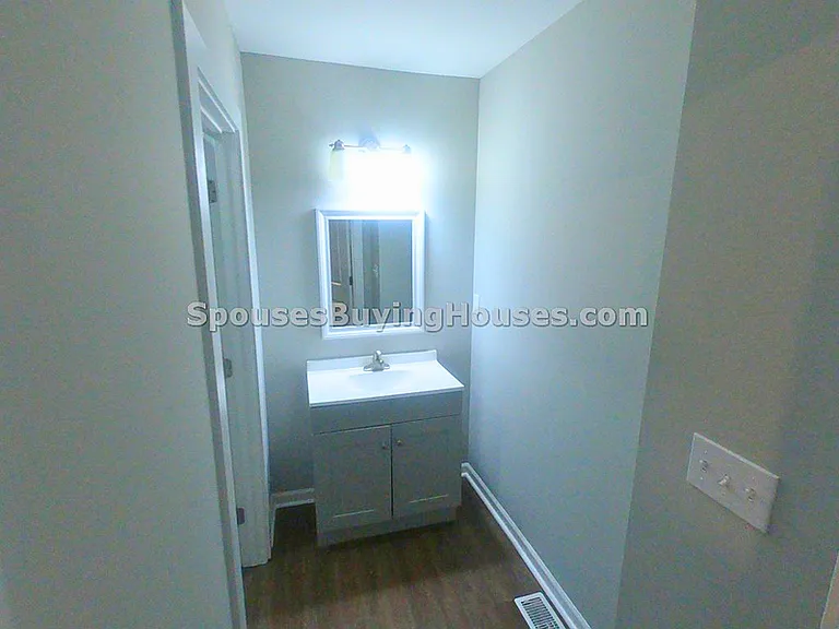 717-719 W 4th St #717 — Photo 17